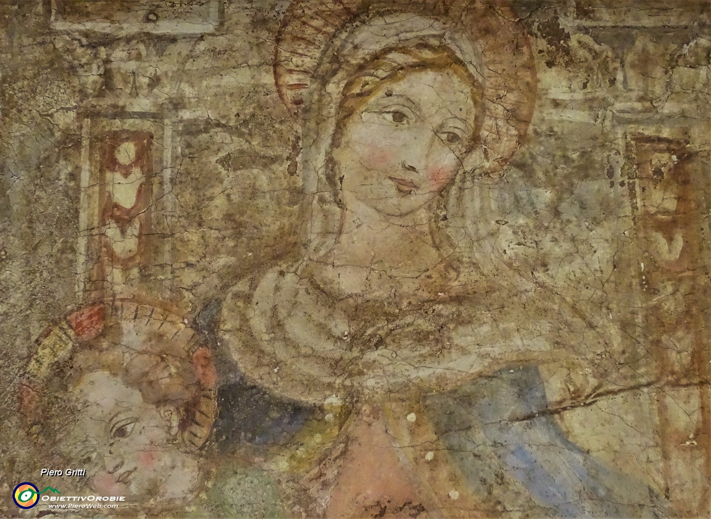 98 Bell'affresco di Madonna con Bambino .JPG